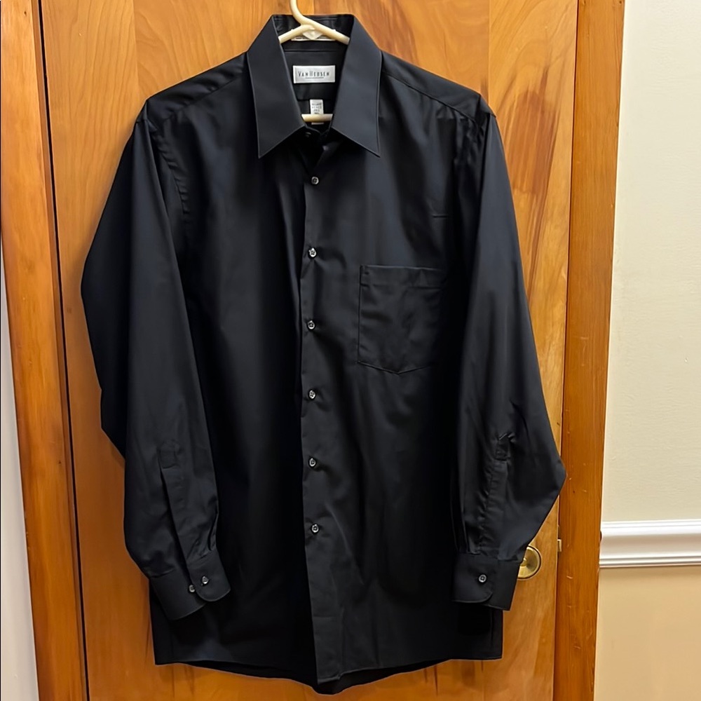 Van Heusen regular fit men’s black, formal button-down shirt, size 15 1/2